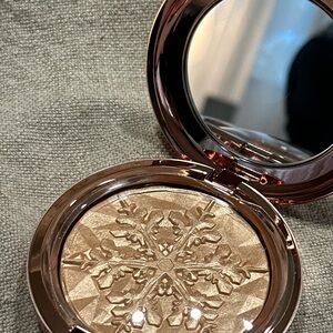 MAC Whisper of Gilt Highlighter